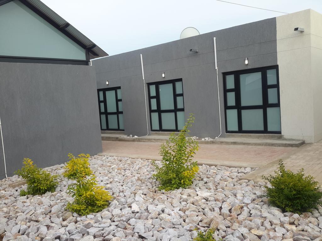 Tsumeb Guesthouse Kamho Екстериор снимка