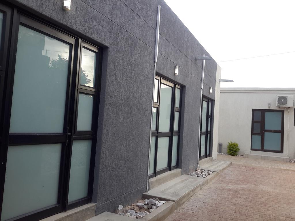 Tsumeb Guesthouse Kamho Екстериор снимка