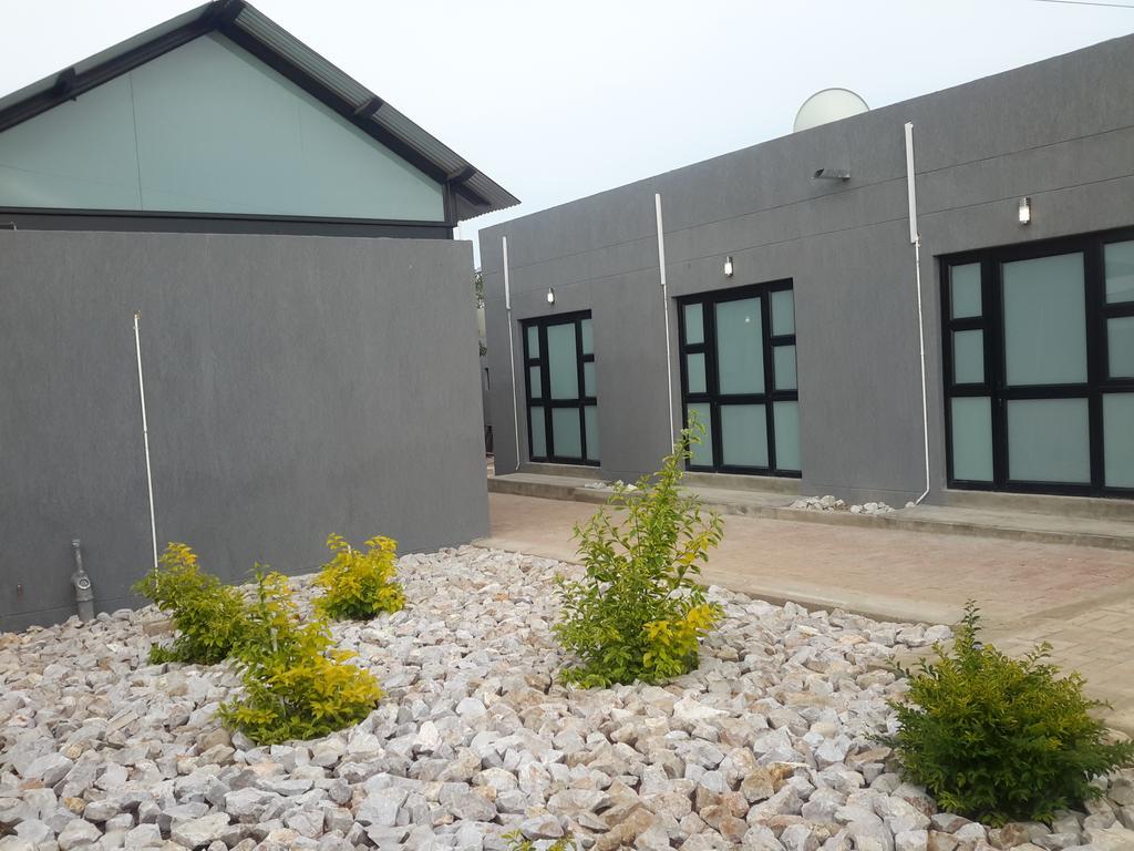 Tsumeb Guesthouse Kamho Екстериор снимка