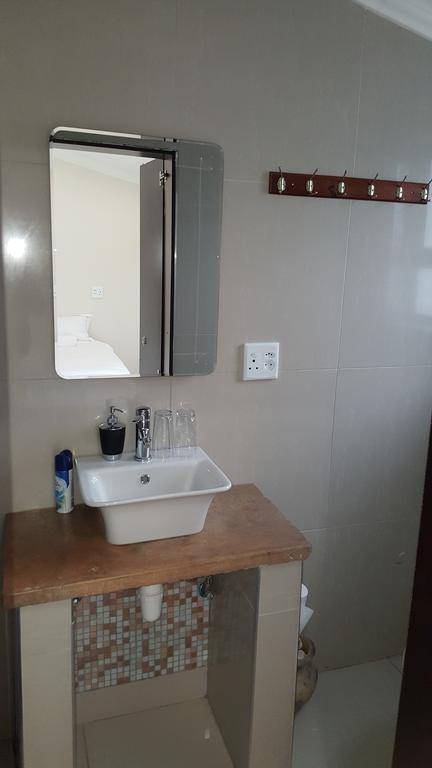 Tsumeb Guesthouse Kamho Екстериор снимка