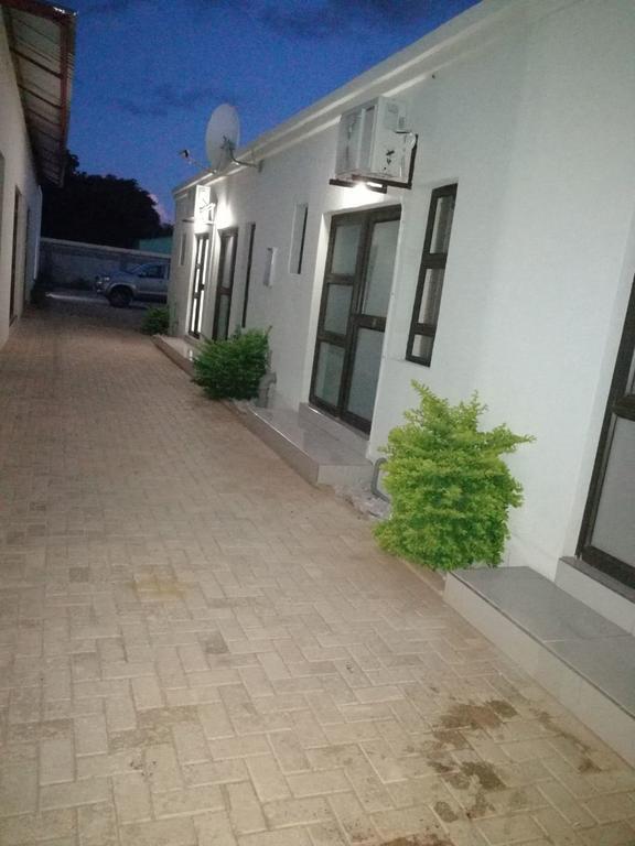 Tsumeb Guesthouse Kamho Екстериор снимка