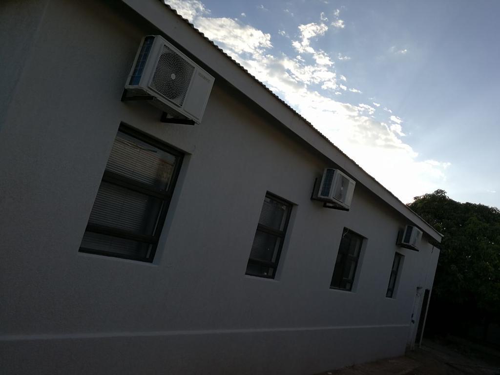 Tsumeb Guesthouse Kamho Екстериор снимка