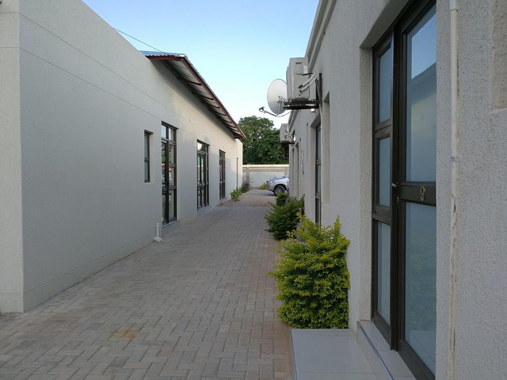 Tsumeb Guesthouse Kamho Екстериор снимка