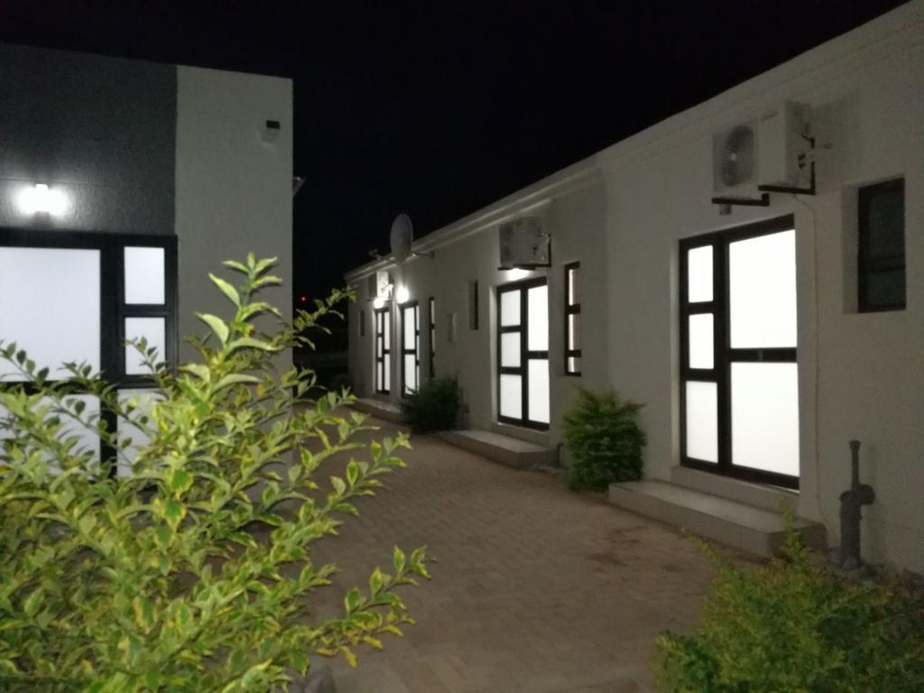 Tsumeb Guesthouse Kamho Екстериор снимка