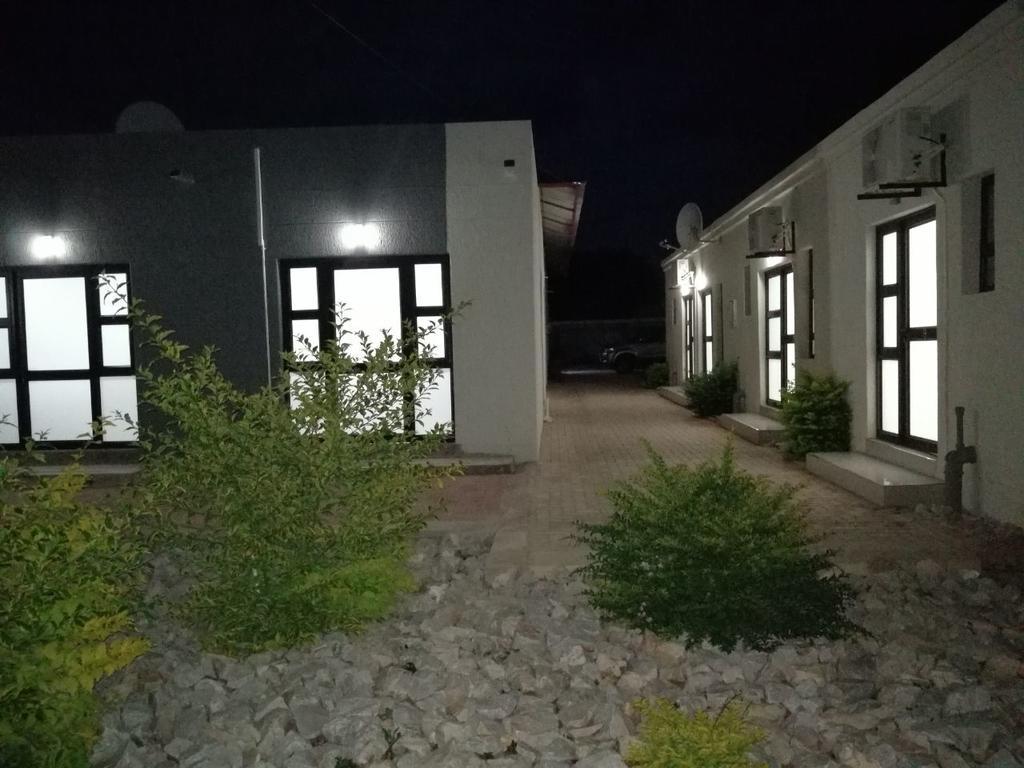 Tsumeb Guesthouse Kamho Екстериор снимка