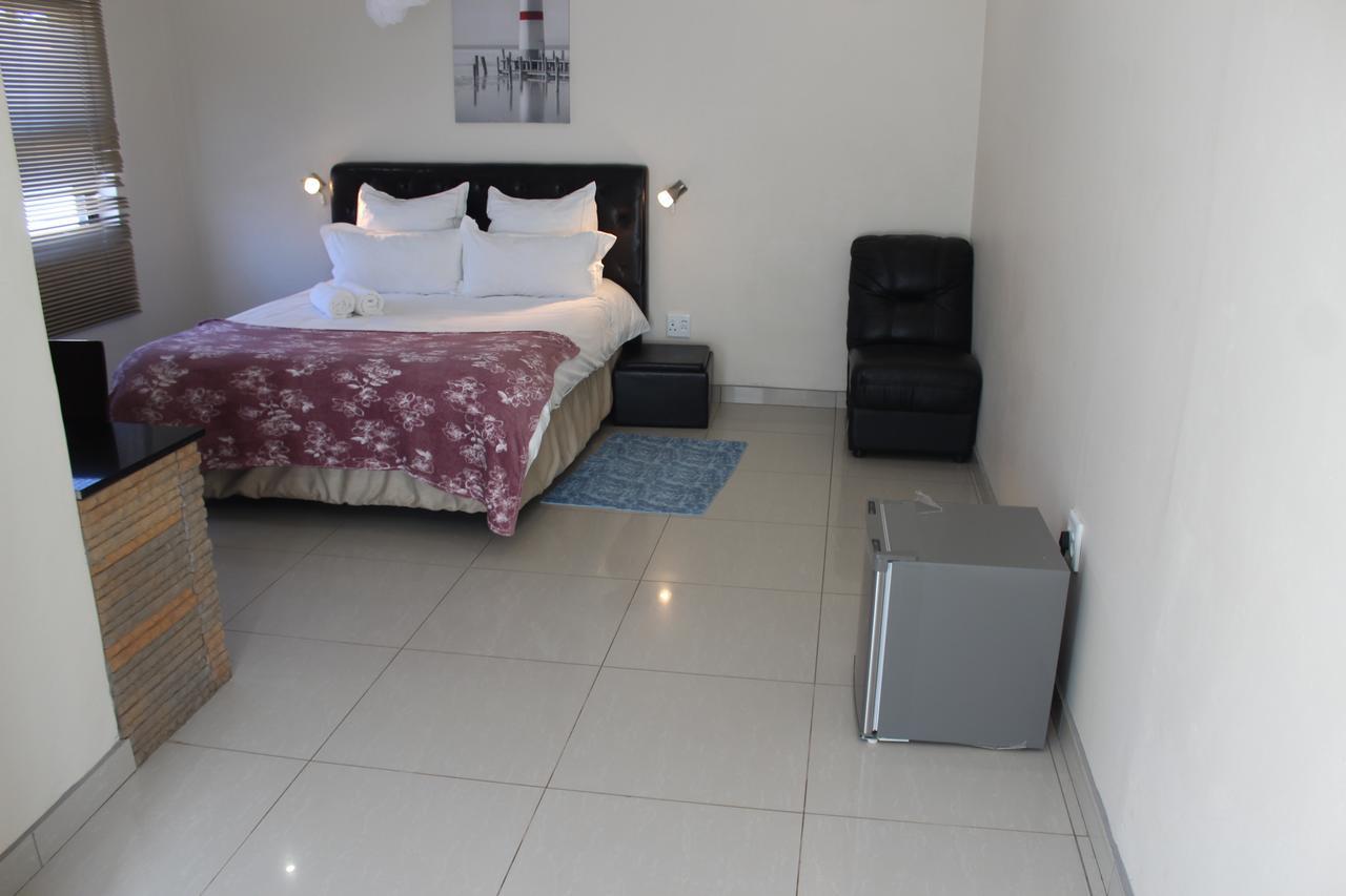 Tsumeb Guesthouse Kamho Екстериор снимка