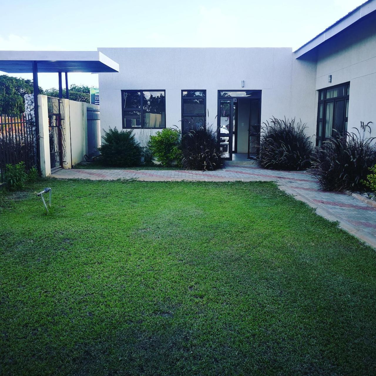 Tsumeb Guesthouse Kamho Екстериор снимка